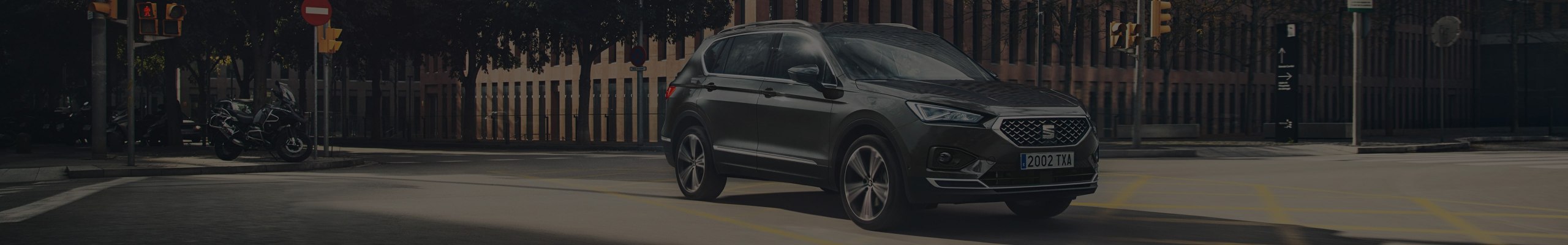 The New suv SEAT Tarraco driving around the city