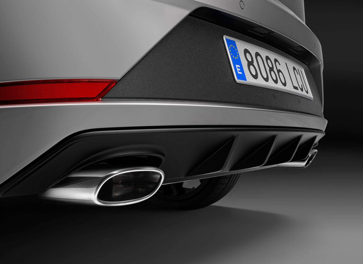 SEAT Leon CUPRA sports car double exhaust pipes – SEAT CUPRA Design