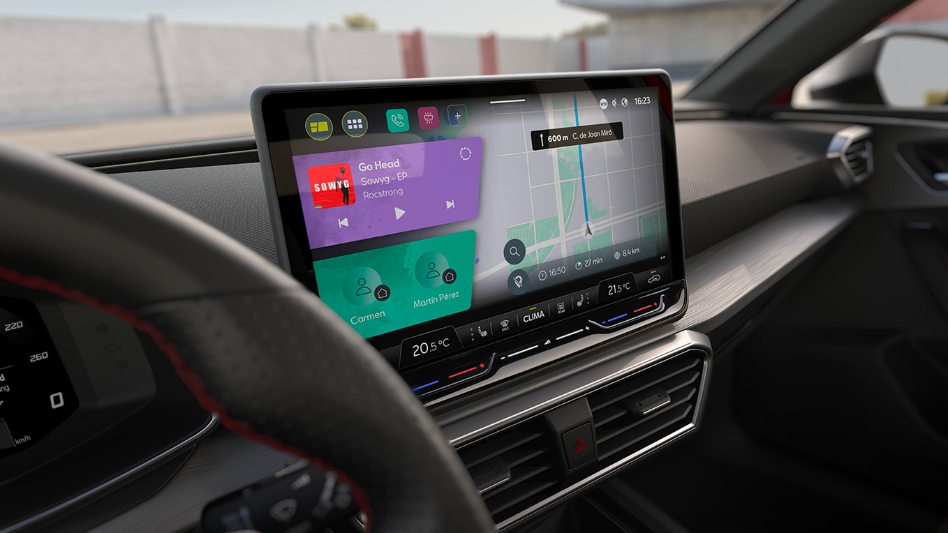 Interior of the SEAT Leon Sporstourer showcasing a glimpse of the steering and its full dynamic dashboard touchscreen to enjoy full control while driving.