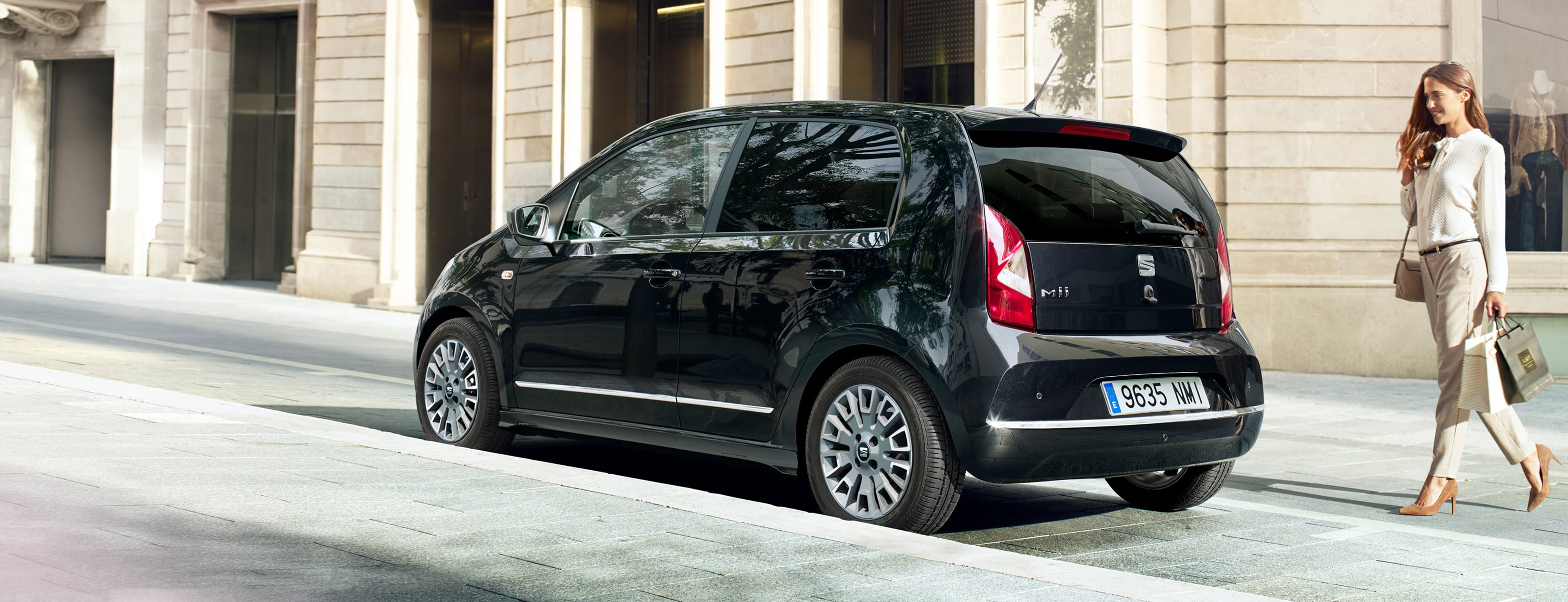 Deep black SEAT Mii urban exterior. Showing the Mii's doors and rear style 