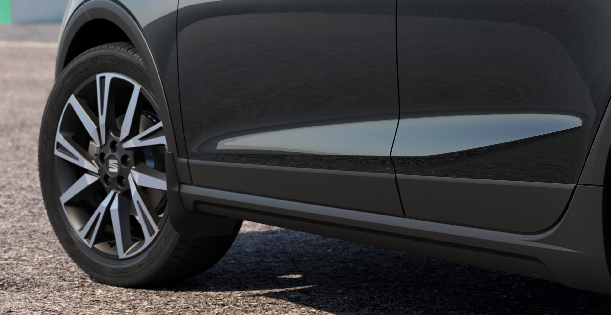 SEAT Arona тъмно камуфлажен цвят с алуминиеви джанти с дизайн 
