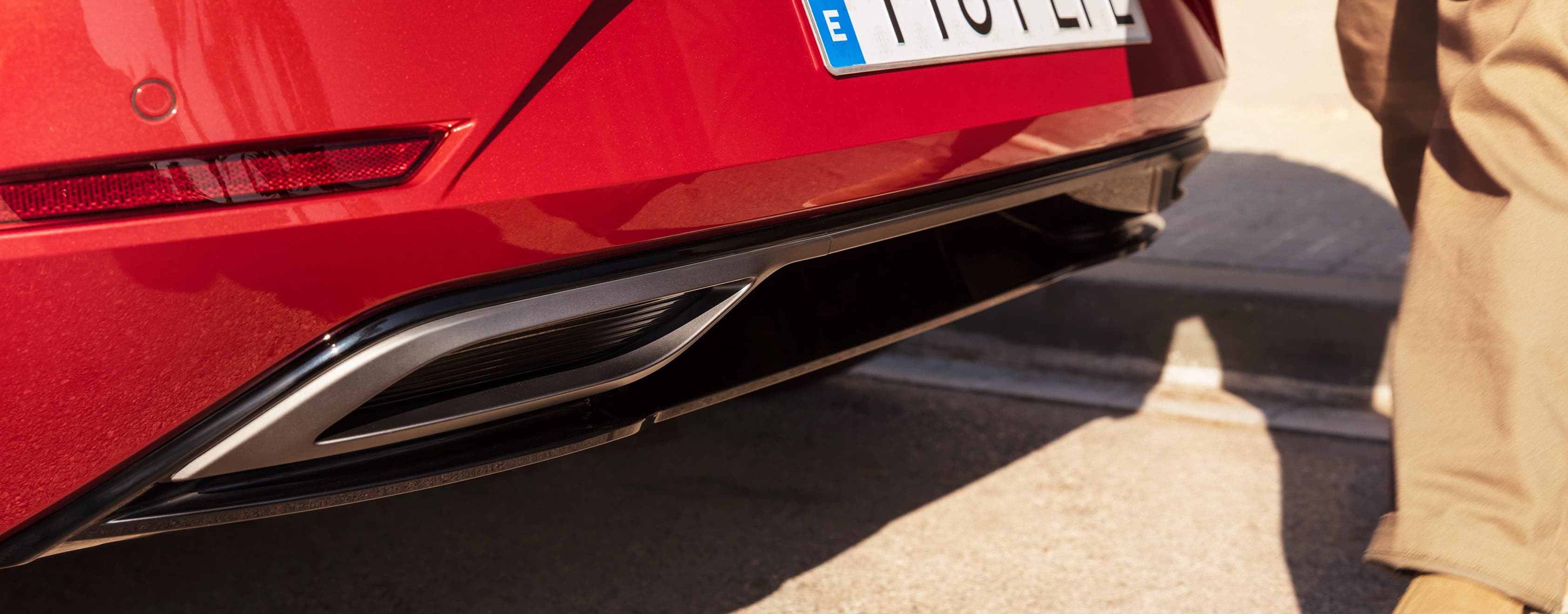 New SEAT Leon car accessories rear diffuser in cosmo grey