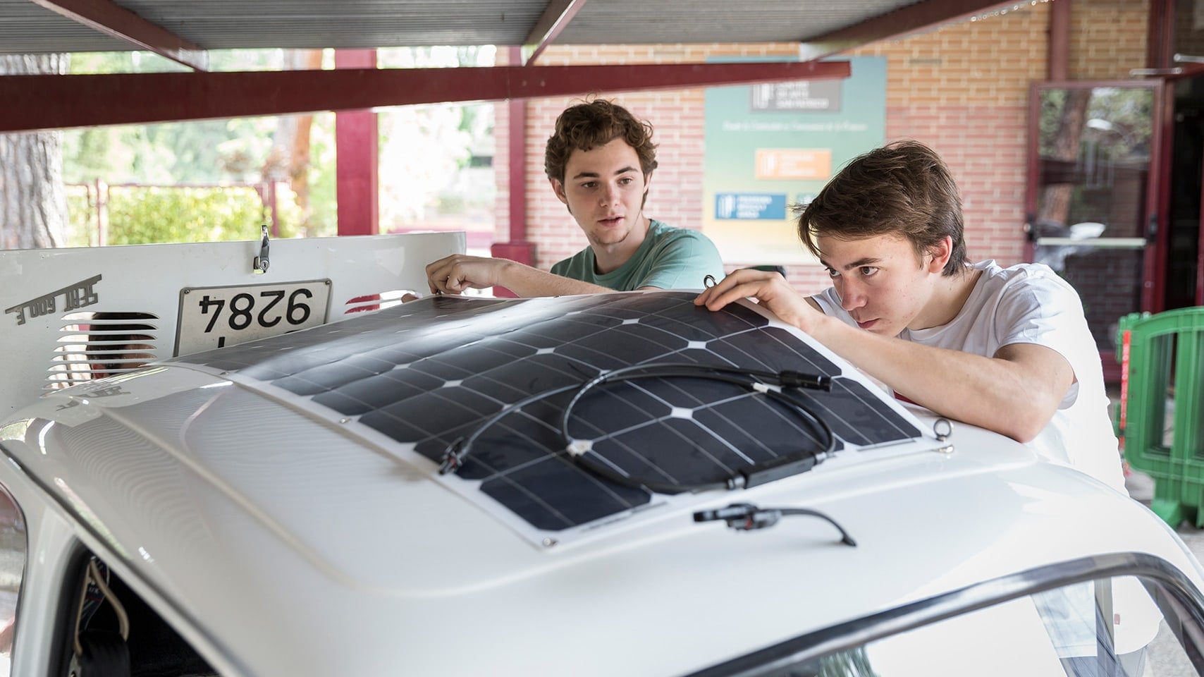 An electric 600 in the classroom students