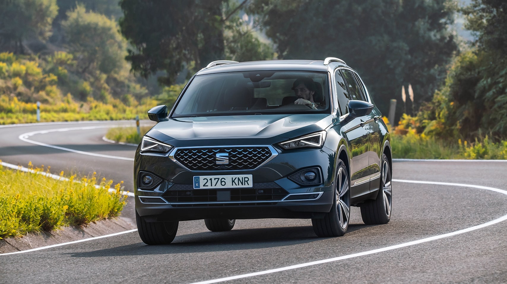 SEAT Tarraco road driving