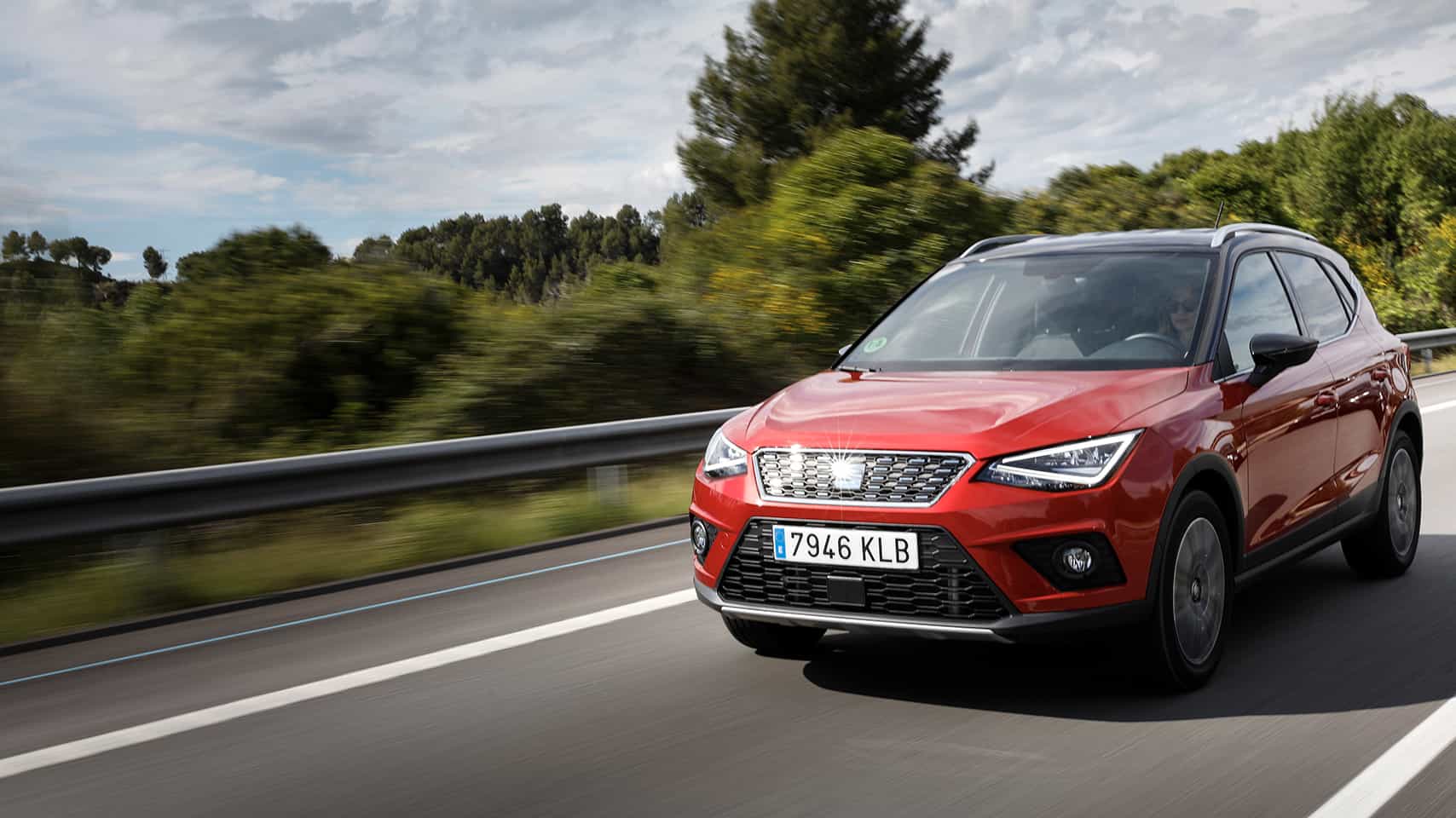 SEAT Arona driving road