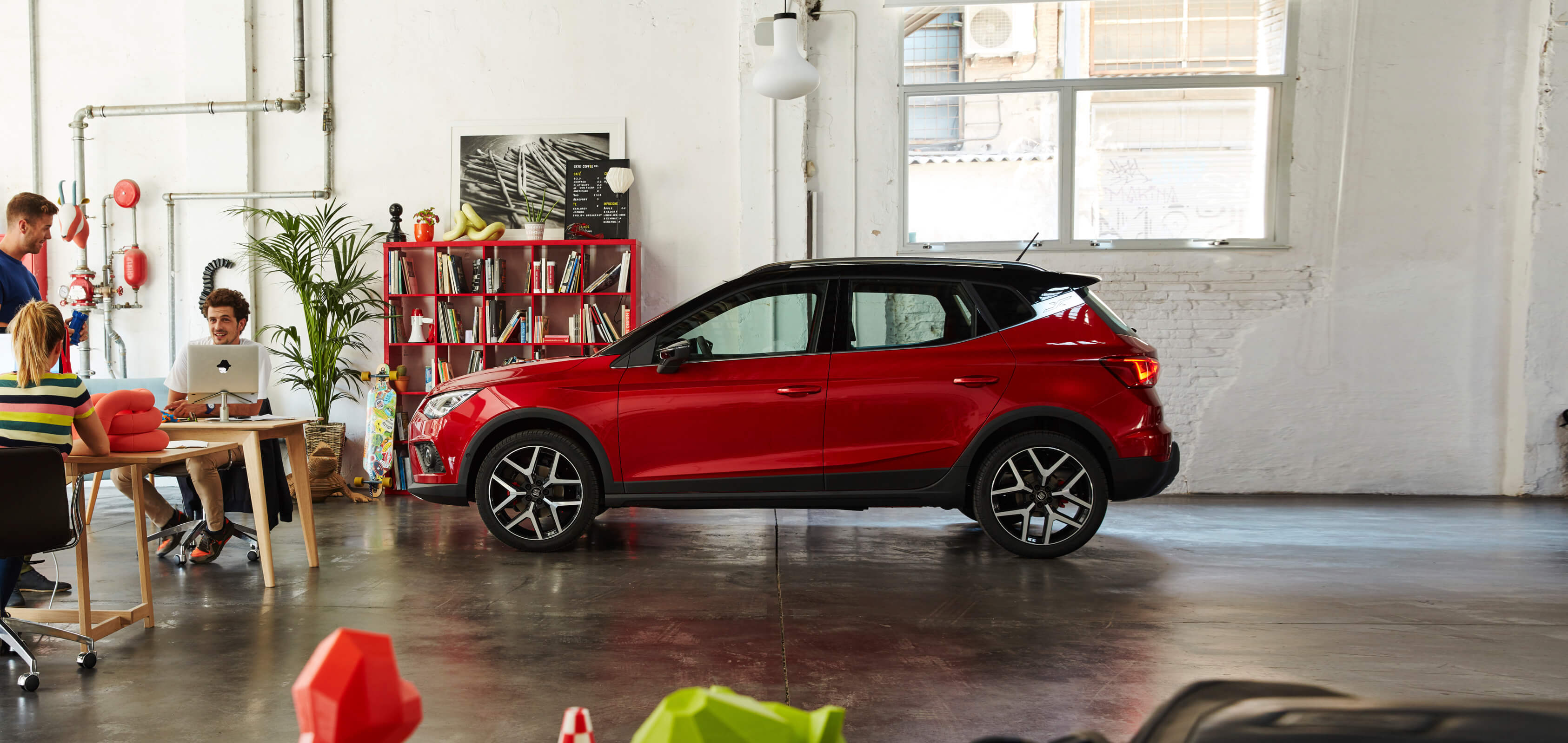 SEAT Arona SUV Fleet services lateral view desire red