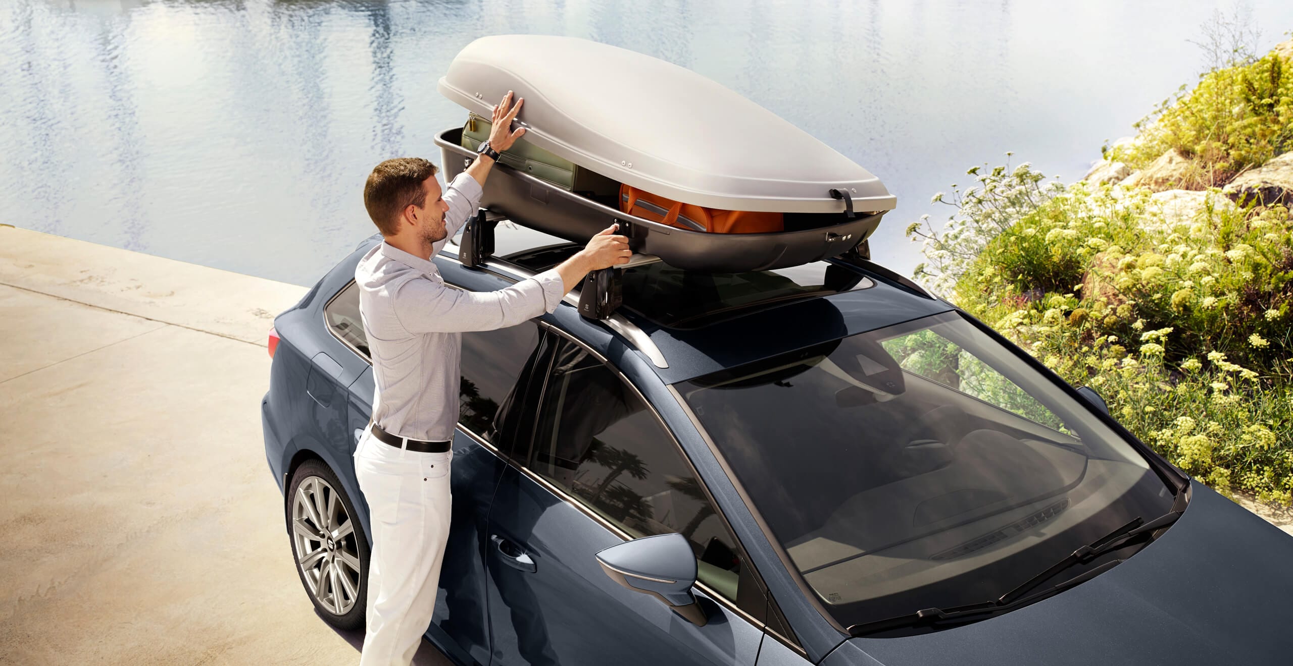 seat-leon-st-estate-family-car hatchback-roof-box-seat-leon-st-accessories