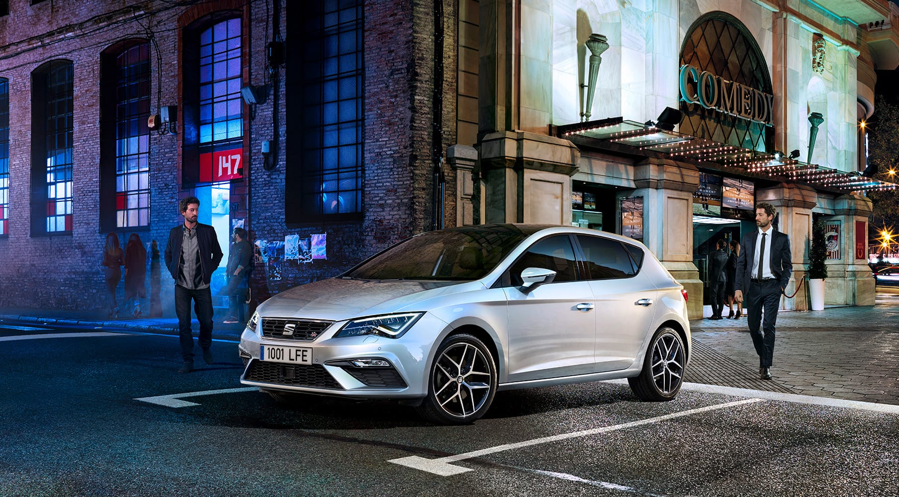 SEAT Leon 5D front exterior car