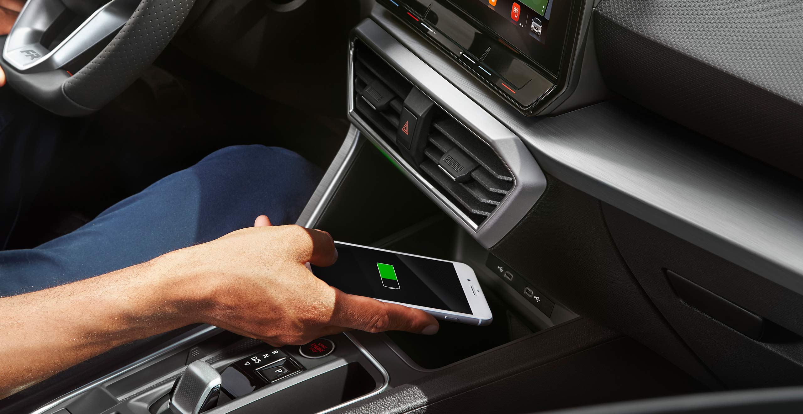 New SEAT Leon Sportstourer wireless charger